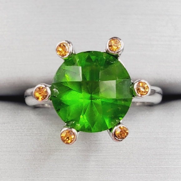 Tsavorite Garnet Ring - Picture 1 of 5